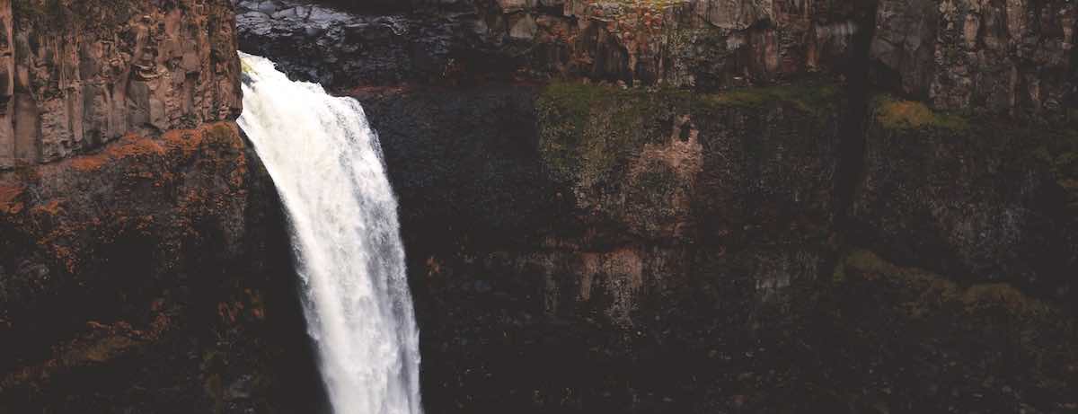 cascata di acqua